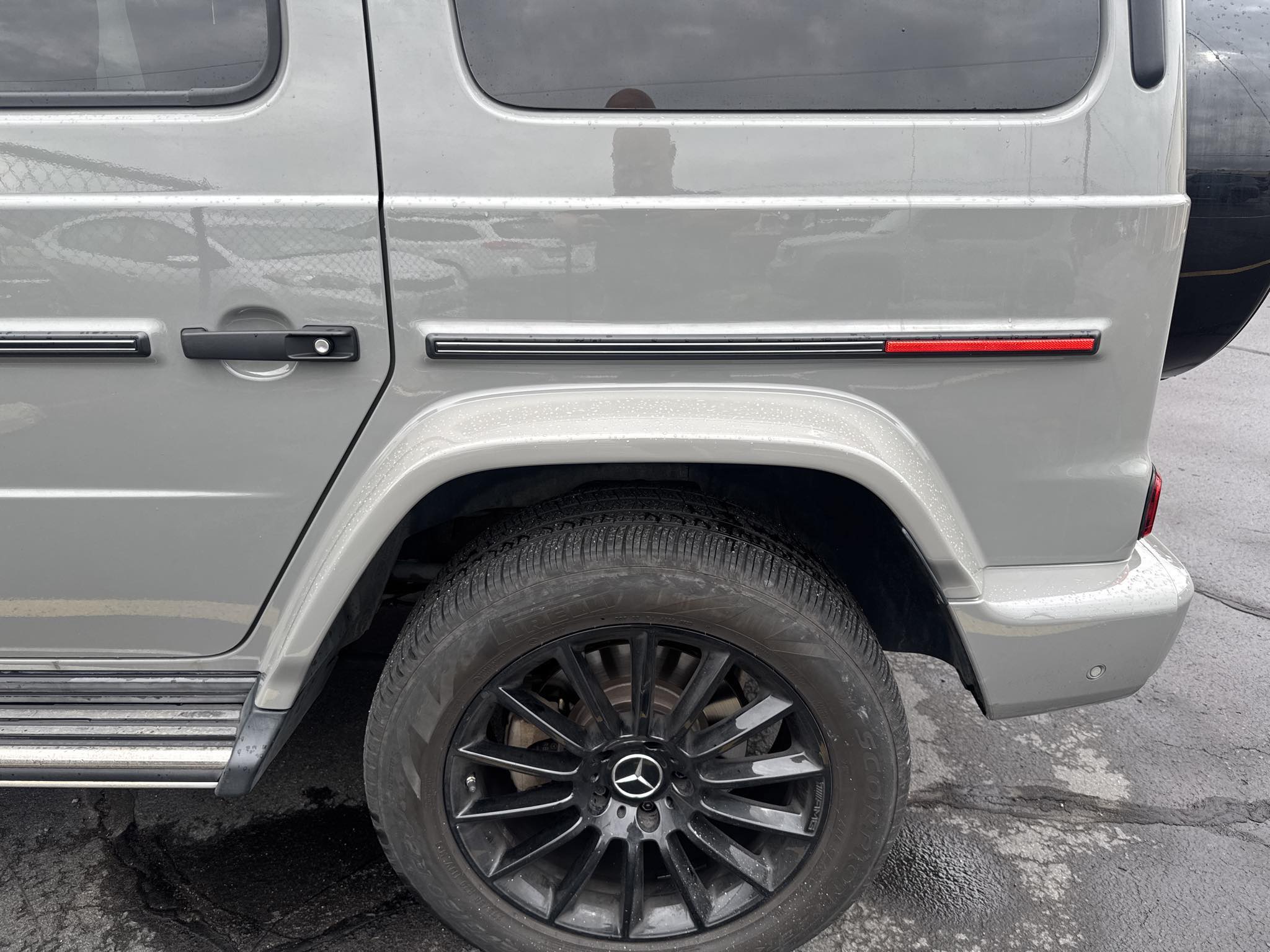 Mercedes G-Wagon with pristine paint finish after scratch repair